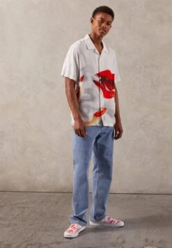 Vans Classic Slip-On Unisex - Instappers - Red/White -Vans 00fae0d46b6f44d3bb4e5687856065c7