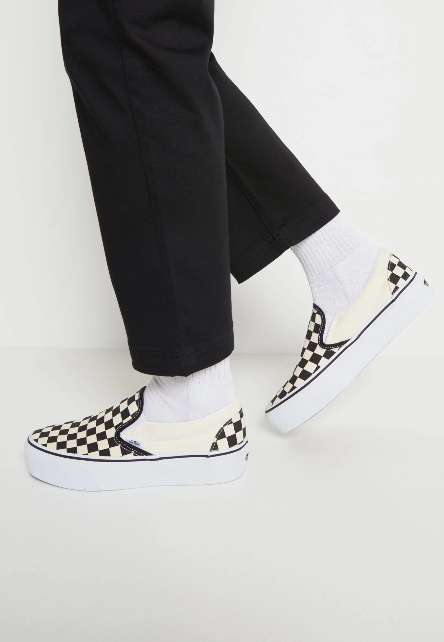 Vans Ua Classic Slip-On Platform - Instappers - Black/White 5 Vans Ua Classic Slip-On Platform - Instappers - Black/White - Afbeelding 3