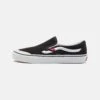 Vans Classic Slip-On Unisex - Sneakers Laag - Black/True White -Vans 1b8e88a9f439423c8c0fec0056ddc28a