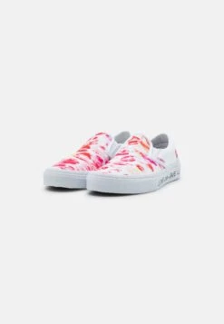 Vans Classic Slip-On Unisex - Instappers - Red/White -Vans 1c30f682fefc49bbb6f9603a09d76419