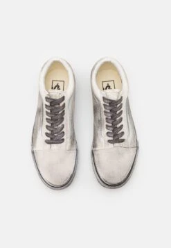 Vans Old Skool Unisex - Sneakers Laag - Stressed White/White 11 Vans Old Skool Unisex - Sneakers Laag - Stressed White/White -Vans 325c928a547f4fa49e5c57b6bb6f0e0a