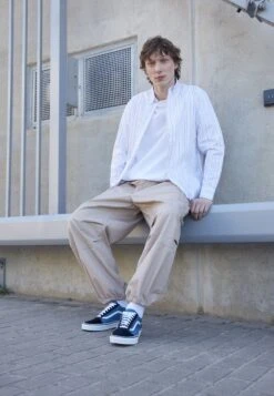 Vans Ua Old Skool Unisex - Sneakers Laag - Navy 14 Vans Ua Old Skool Unisex - Sneakers Laag - Navy -Vans 375e9f7142ff4395881f97bbaa5b4d3c