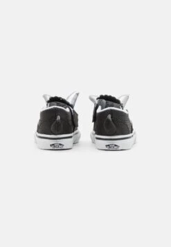 Vans Triceratops Slip-On Unisex - Sneakers Laag - Black/True White 10 Vans Triceratops Slip-On Unisex - Sneakers Laag - Black/True White -Vans 38d8819e98c945789b37812f9c090b0b