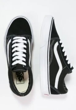 Vans Ua Old Skool Unisex - Sneakers Laag - Black 15 Vans Ua Old Skool Unisex - Sneakers Laag - Black -Vans 41e15c14a69a430cbead77f7fa372f54