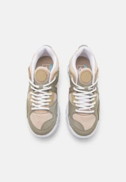 Vans Amzn Trailhead Unisex - Sneakers Laag - Rover French Oak -Vans 45c290568d3b476bac2641e131c9c18f