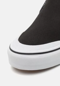 Vans Classic Slip-On Unisex - Sneakers Laag - Black/True White -Vans 47b5808a91bb4b9aa9dc2da7fd81bb1a
