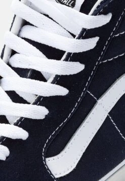 Vans Ua Sk8-Hi Unisex - Sneakers Hoog - Parisian Night/True White 13 Vans Ua Sk8-Hi Unisex - Sneakers Hoog - Parisian Night/True White -Vans 5293c323a34f45bf85216e394f953ba7