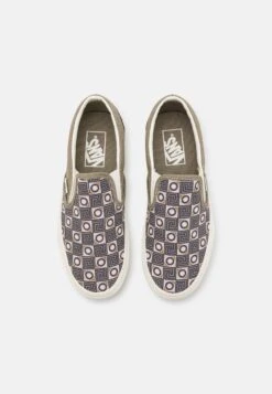 Vans Classic Slip On Unisex - Instappers - Geo Trek Olive 13 Vans Classic Slip On Unisex - Instappers - Geo Trek Olive -Vans 54bb50c262e440d9888d0fc03c415062