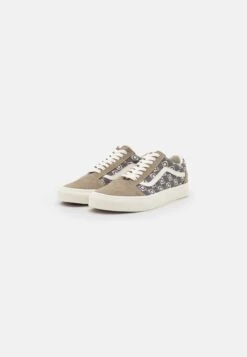 Vans Old Skool Unisex - Sneakers Laag - Geo Trek Olive 10 Vans Old Skool Unisex - Sneakers Laag - Geo Trek Olive -Vans 55241d146def4fc88a0ea5175c0a2e47