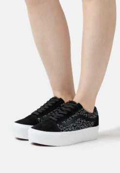 Vans Old Skool Stackform - Sneakers Laag - Black