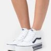 Vans Stackform - Sneakers Hoog - Navy/True White 2 Vans Stackform - Sneakers Hoog - Navy/True White -Vans 6247d82f4fda4124aeb42bc40ae72040