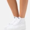 Vans Stackform - Sneakers Hoog - True White 1 Vans Stackform - Sneakers Hoog - True White -Vans 646553b671b248569b3748ecad647f9f