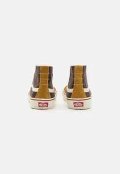 Vans Sk8 Decon Unisex - Sneakers Laag - Salt Mustard Gold/Marshmallow 10 Vans Sk8 Decon Unisex - Sneakers Laag - Salt Mustard Gold/Marshmallow -Vans 6735dabffca2473f9b843a17d476345b