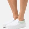 Vans Classic Stackform - Instappers - Green/True White 1 Vans Classic Stackform - Instappers - Green/True White -Vans 68f0a484e9b940789f0d32456da83a32