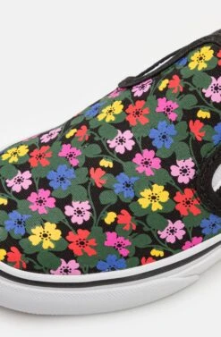 Vans Classic Slip-On Unisex - Sneakers Laag - Black/Multi-Coloured -Vans 6e424fa3bd5c41b98bb993e1a1e9dfe0