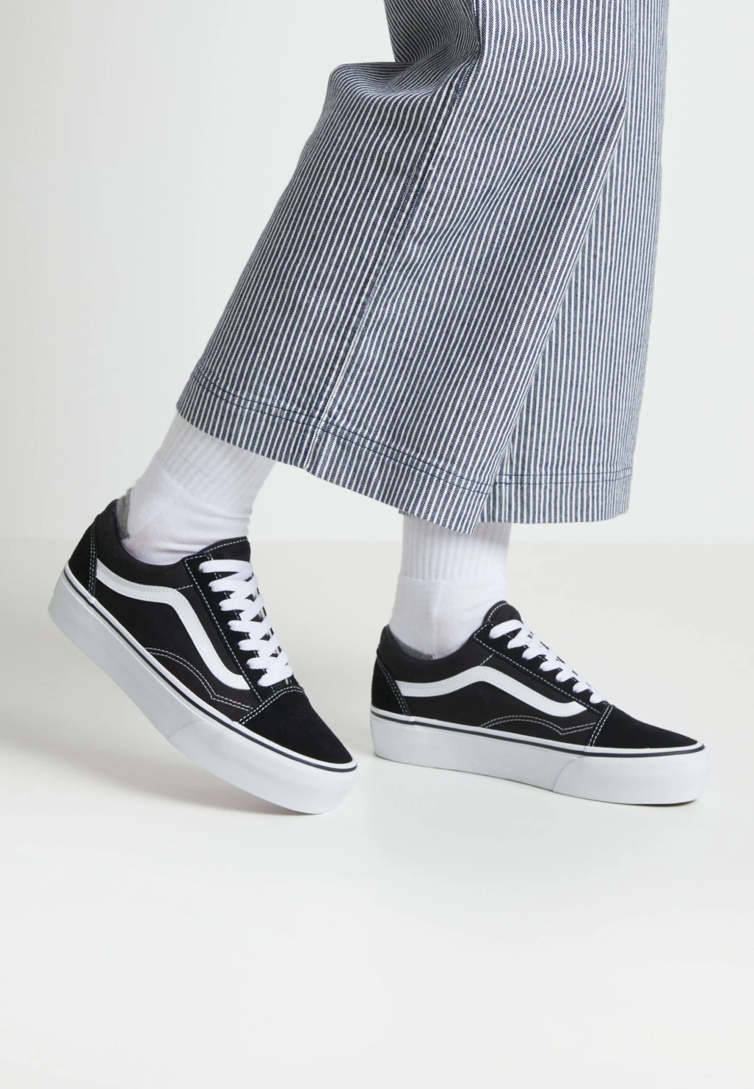 Vans Ua Old Skool Platform - Sneakers Laag - Black/White 3 Vans Ua Old Skool Platform - Sneakers Laag - Black/White
