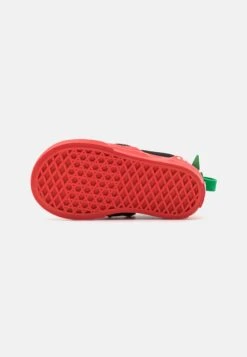 Vans Slip-On V Berry Unisex - Sneakers Laag - Red/Black -Vans 87213dc4b3a541d39b6526d783f2c6e2
