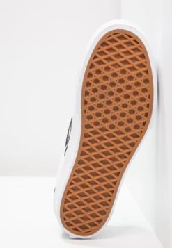 Vans Ua Classic Slip-On Platform - Instappers - Black/White 18 Vans Ua Classic Slip-On Platform - Instappers - Black/White -Vans 8d7f29664a124504bc5604bac9ff22f6