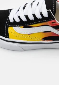 Vans Old Skool Unisex - Sneakers Laag - Black/True White 13 Vans Old Skool Unisex - Sneakers Laag - Black/True White -Vans 98e3cce5baf340c5b6ffc92fb72b93f7