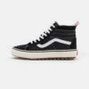 Vans Sk8 Hi Mte 1 Unisex - Sneakers Hoog - Black/True White -Vans 9e3d4b7420ee4ba3a124289ee472cb4a