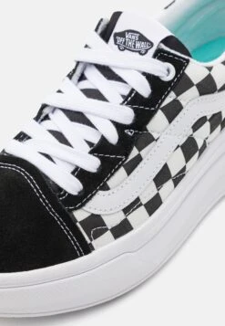 Vans Ua Old Skool Overt Cc - Sneakers Laag - Black/White 13 Vans Ua Old Skool Overt Cc - Sneakers Laag - Black/White -Vans a21b99cb424c4a3ca08734b0245d38b4