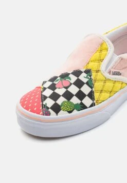 Vans Classic Slip-On Patchwork Unisex - Sneakers Laag - Multi-Coloured/True White -Vans addfa657fba14cdbb45b5d719b45e1d1