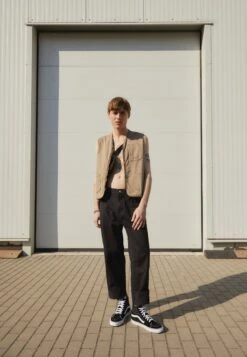 Vans Sk-Hi - Sneakers Hoog - Black -Vans b3cb9aecc2214ee0861f10c128ad37d6