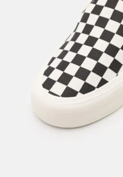 Vans Slip On Vr3 Unisex - Sneakers Laag - Black/Marshmallow 13 Vans Slip On Vr3 Unisex - Sneakers Laag - Black/Marshmallow -Vans d2dc6b25bd504794836e2f569ee66386