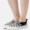 Vans Knu Slip Unisex - Instappers - True White 2 Vans Knu Slip Unisex - Instappers - True White -Vans db5e44514ab24c048c23d66456b2385d