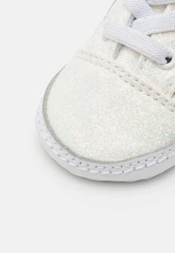 Vans In Old Skool Crib Unisex - Geboortegeschenk - White 13 Vans In Old Skool Crib Unisex - Geboortegeschenk - White -Vans dc67739aa24a480dba68842d74900a7d