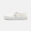 Vans Classic Slip-On Unisex - Sneakers Laag - White 2 Vans Classic Slip-On Unisex - Sneakers Laag - White -Vans e00eddd9228445bfb5b77e308477b4af