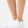 Vans Classic Stackform - Instappers - True White 1 Vans Classic Stackform - Instappers - True White -Vans e1f69593725d47889a4265293cab9558