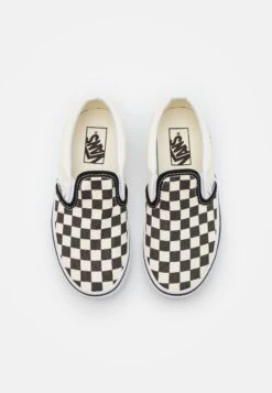 Vans Classic Slip-On Unisex - Instappers - Black/White 10 Vans Classic Slip-On Unisex - Instappers - Black/White -Vans f0f76ef2f792462195a29bfd61727f4b