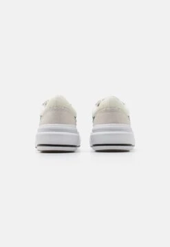 Vans Ua Old Skool Overt Cc - Sneakers Laag - Sporty Marshmallow/Multi-Coloured 10 Vans Ua Old Skool Overt Cc - Sneakers Laag - Sporty Marshmallow/Multi-Coloured -Vans fa5f51f364a543d0beb4d1ab36f7899b